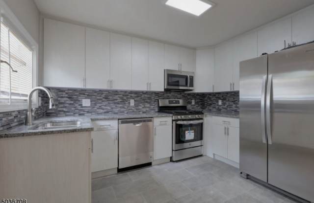 54 Patricia Pl Gallery 2