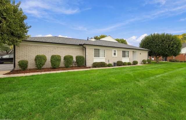 654 Country Club Drive Gallery 1