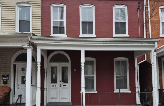 137 E New St Gallery 1