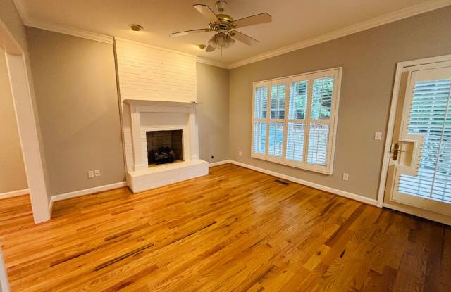 3 Bedroom 2.5 Half Bath Townhouse with 2 Car Garage Gallery 3