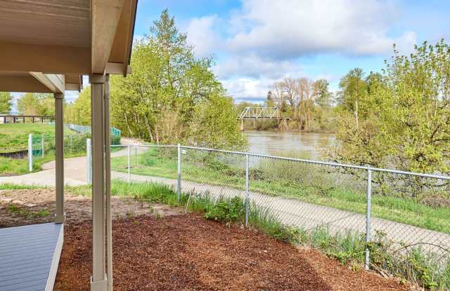 827 Front Ave NE--on the river photos photos