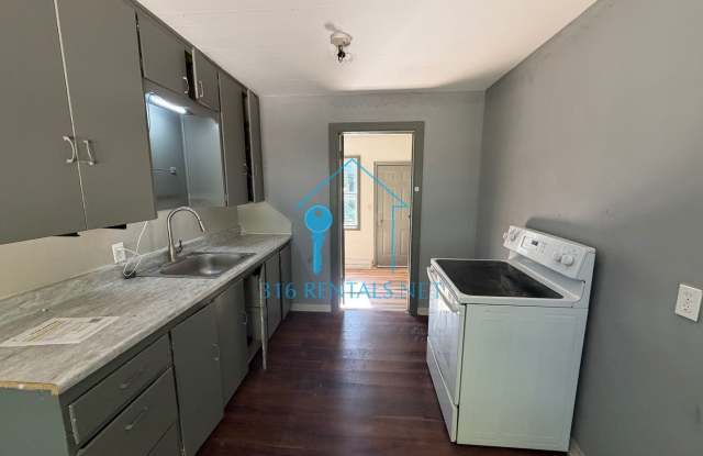 NOVEMBER RENT FREE | $600 1BR w/ Washer, Dryer & Big Backyard | Newton Gallery 3