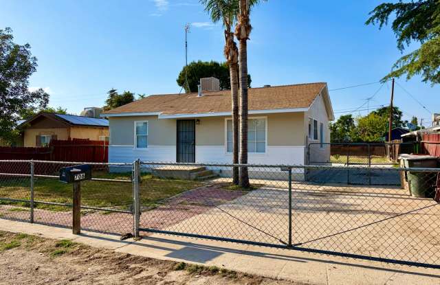 Cute 2 Bedroom 1 Bath Home. Must See!! Rent $1450 Deposit $1450 New Paint Inside and Out! New Flooring!! photos photos