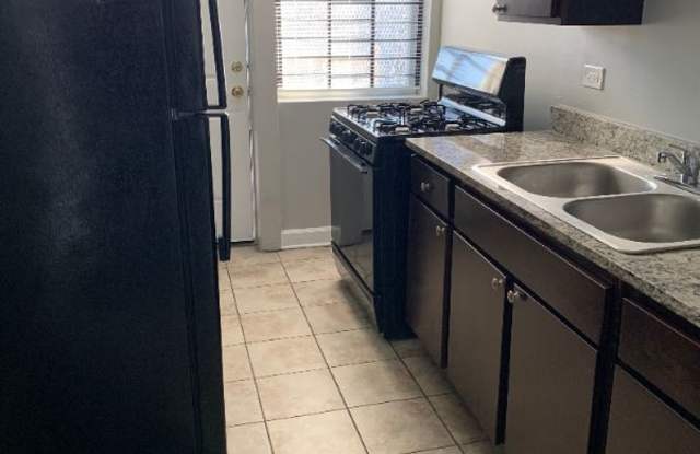 6127 S King Dr 1 Gallery 3