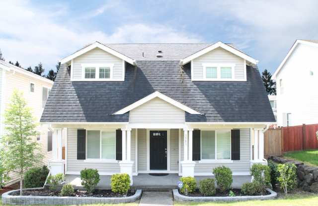 Beautiful DuPont 3 bedroom + Loft + Den Home photos photos