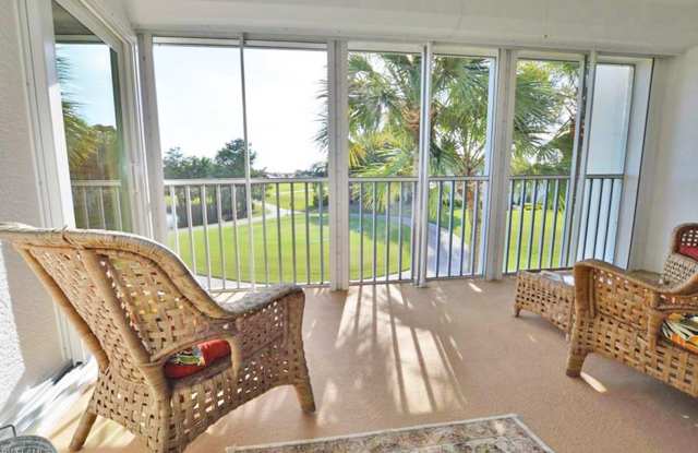 ** THE STRAND ** GATED BEAUTIFUL COMMUNITY ** 2/2 COACH HOME TOP FLOOR ** READY FOR AN AUGUST\SEPTEMBER 2025 LONG-TERM TENANT** ANNUAL *** OR SEASONAL TENANT ** QUICK APPOVAL PROCESS***SMALL PET FRIENDLY***THE STRAND ANNUAL***FULLY FURNISHED ANNUAL OR SEA - 5923 Sand Wedge Lane, Collier County, FL 34110