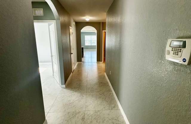 Modern 3-Bedroom, 2-Bathroom Home with Spacious Backyard in Winter Haven! Gallery 4