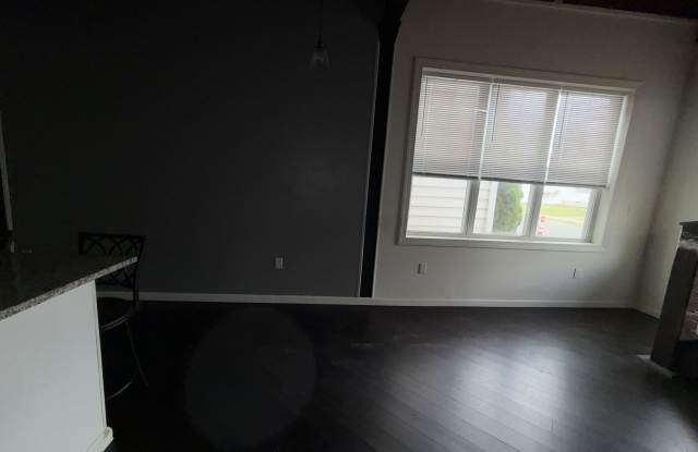 256 Hughes Street Gallery 4