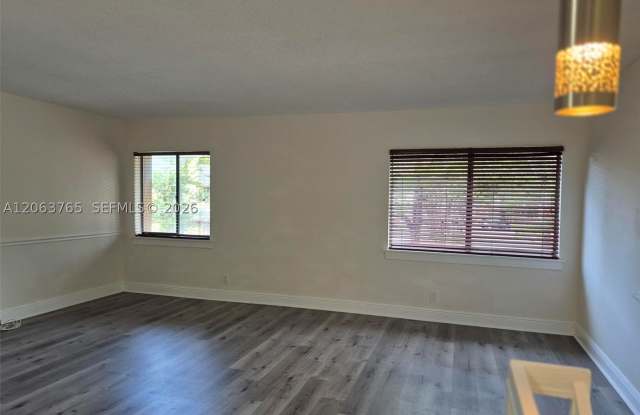 214 Wimbledon Lake Dr Gallery 3