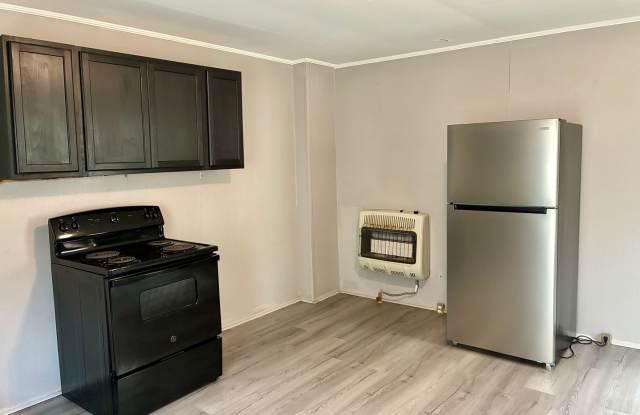TWO BEDROOM / ONE BATH UNIT AVAILABLE NOW! Gallery 4