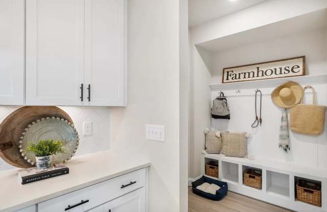 Room in 5 Bedroom Home at Gunderson Ln Gallery 3