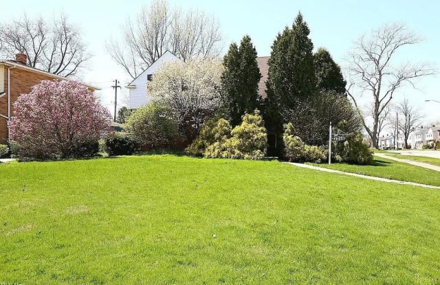 2288 South Green Rd - 2288 S Green Rd, University Heights, OH 44118
