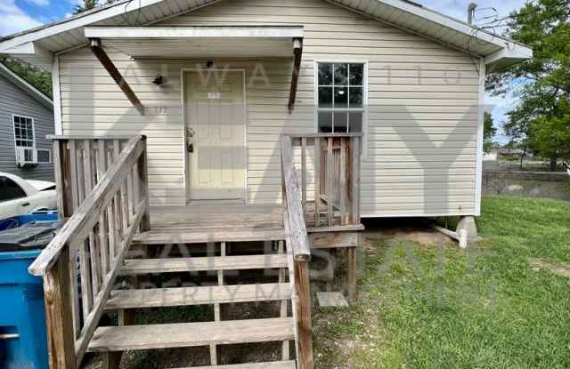 2 Bedroom, 1 Bathroom Home in Lafayette! - 113 Dora Street, Lafayette, LA 70506 2 Bedroom, 1 Bathroom Home in Lafayette! - 113 Dora Street, Lafayette, LA 70506