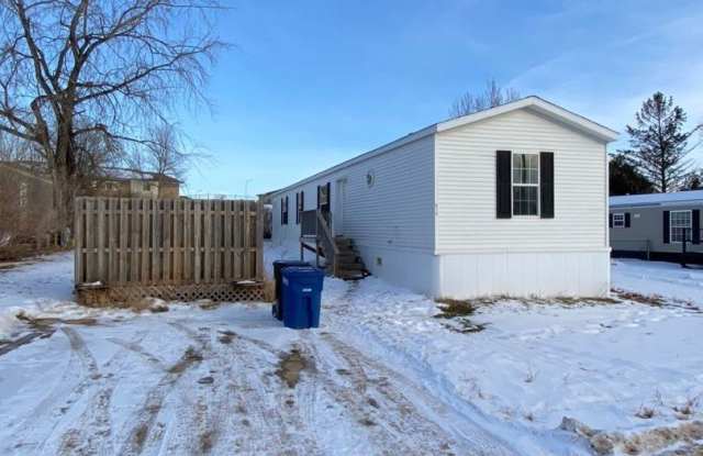819 Southview Ave - 819 Southview Avenue, Dickinson, ND 58601
