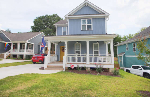 Charming 3 bedroom 2.5 bath home in incredible Durham location, with a massive fenced in yard! photos photos