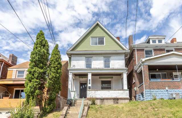 AVAILABLE NOW  - Beautiful 5 Bedroom Mt Washington Home w/ Charm Throughout! Gallery 4