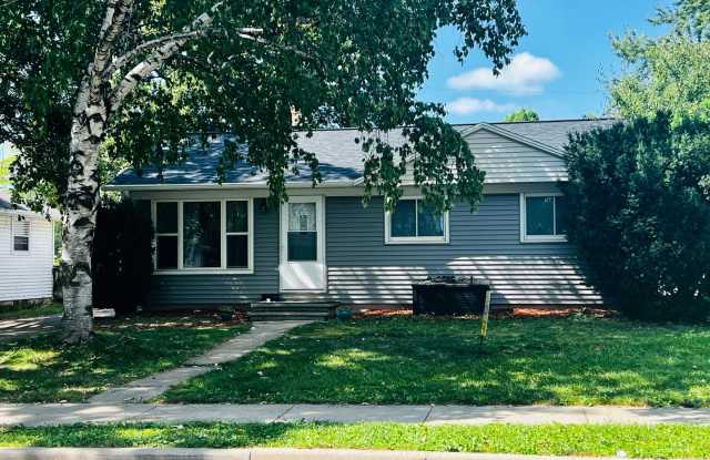 Charming 3 bedroom house - 937 Gail Avenue, Neenah, WI 54956