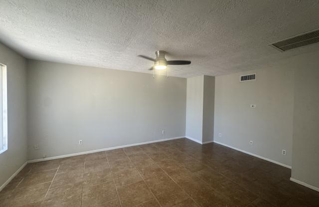 935 Country Club Dr photos photos