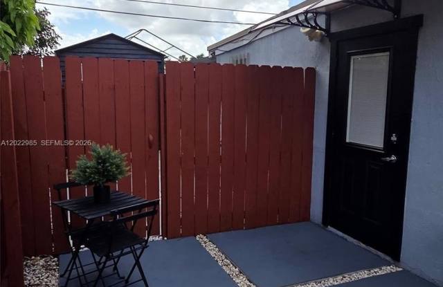 1310 N 70th Way photos photos