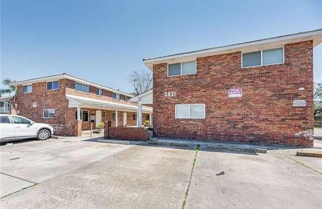 2821 PAKENHAM Drive Gallery 1