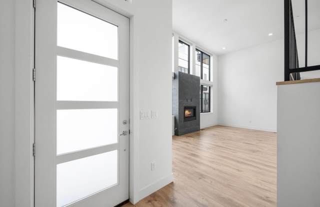 LUX 3BD, 5BA Townhome Near Cherry Creek, Congress Park, and City Park Gallery 3