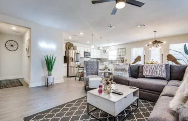 2616 Wesley Avenue Gallery 3