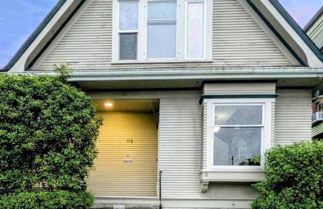 Large Home for Available for Preleasing in Historic York Neighborhood! photos photos