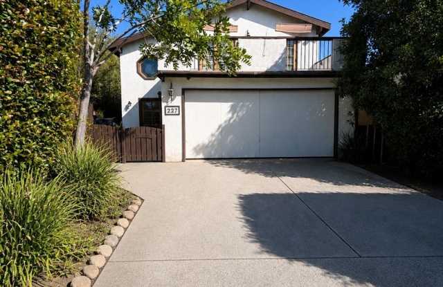 Spacious & Unique Home with Vaulted Ceilings, Private Balcony & Multiple Living Areas photos photos