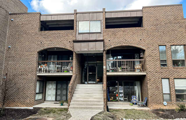 Sun-filled 2 Bed 1.5 Bath With Bonus Office in Prime Reston Location - Utilities Included photos photos