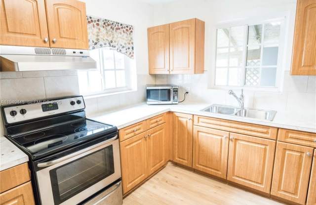 5807 SW 41st St photos photos