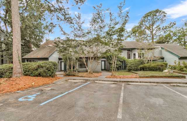 Refreshed 3BR/3BA Snee Farm Lakes Rental with Screened Porch & Water Views Gallery 1