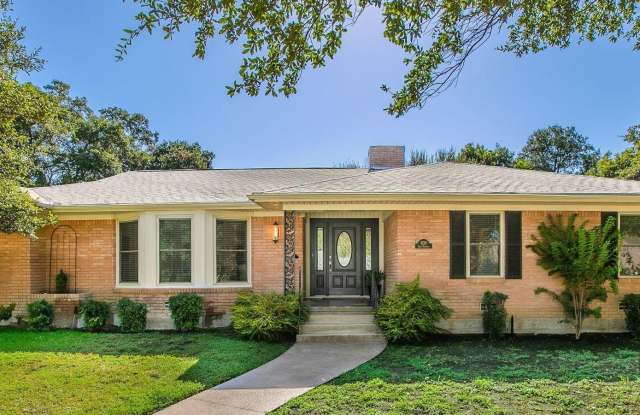 4 Bed 2.5 Bath For Lease! Gallery 1