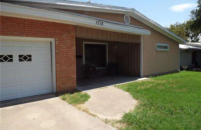 1716 Hillside Gallery 3