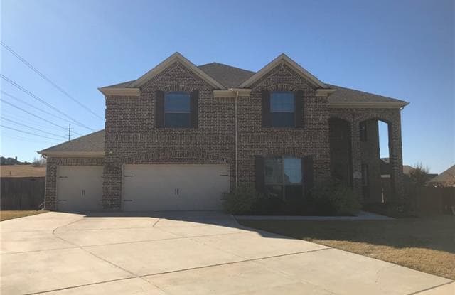 601 Chaucer Court - 601 Chaucer Court, Roanoke, TX 76262