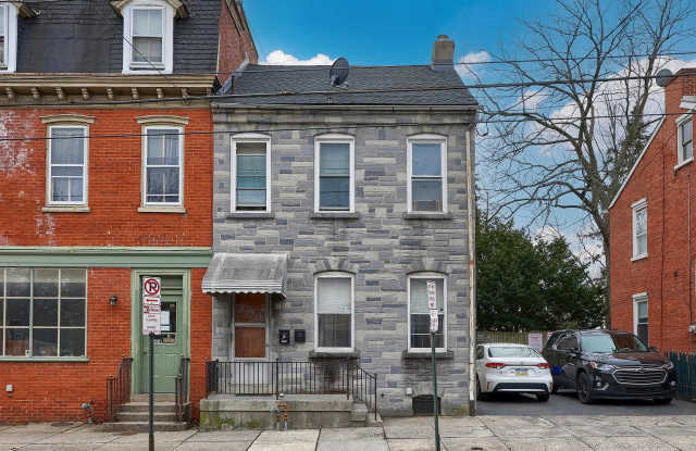 506 West King Street - 2 photos photos