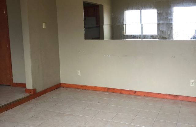 3 bdrm plus bonus roo. Section 8 is ok Gallery 3