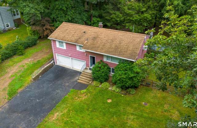50 Creeping Hemlock Drive Gallery 2