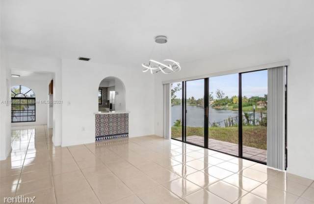 4770 SW 87th Pl Gallery 2