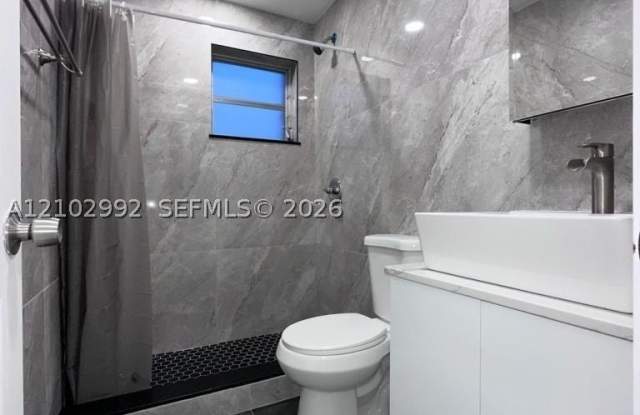 145 SW 30th Ct Gallery 2