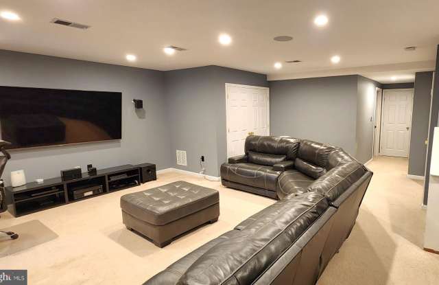 4101 MEADOW FIELD COURT - 4101 Meadow Field Court, Fair Oaks, VA 22033