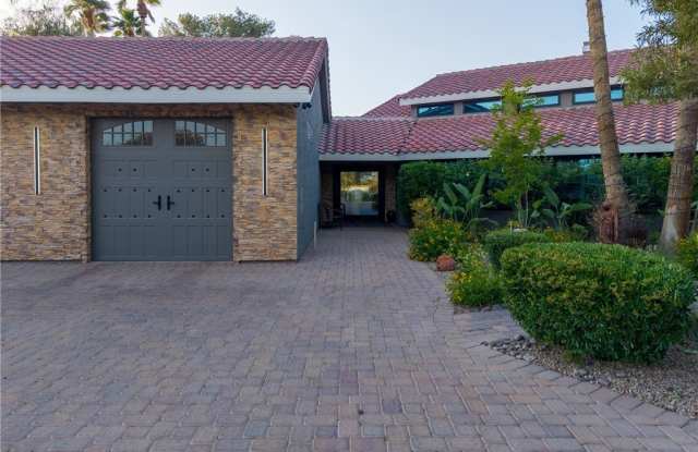 300 E Lacy Lane Gallery 4