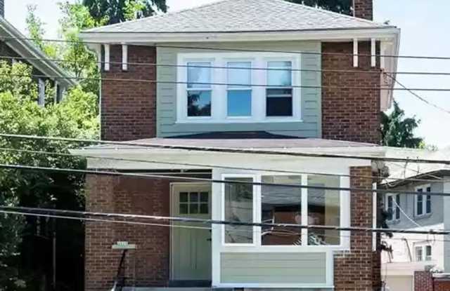 Must See 3 BD/ 2 BA located in Squirrel Hill Available 8/1/2026 photos photos Must See 3 BD/ 2 BA located in Squirrel Hill Available 8/1/2026 photos photos