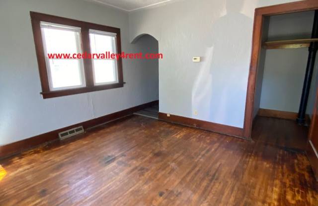 1 bedroom 1 bath duplex at 311 Dearborn Gallery 3