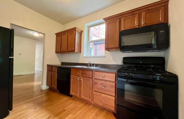 Lovely Two Bedroom Townhome with Hardwood Floors throughout! Washer & Dryer Provided! photos photos