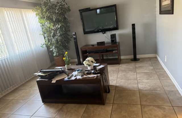 Furnished 3 bedroom 1 bath home Gallery 4