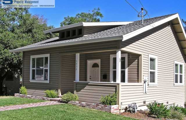 Roomy 3 bd. Westside home w/ great curb appeal! photos photos