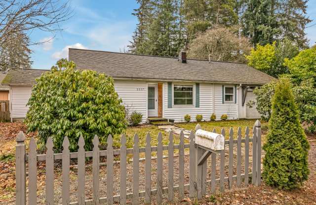 Cozy 3 Bedroom Home in Port Orchard! - 2227 Sidney Avenue, Port Orchard, WA 98366