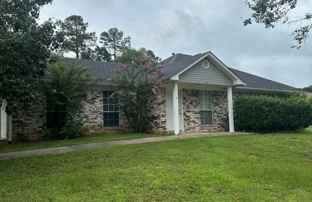 Move-in Ready! 3-Bed, 2-Bath Home in Benton w/ 2x Car Garage photos photos