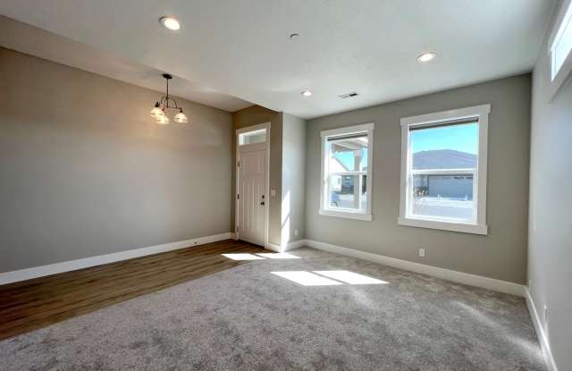 Gorgeous Richland Home Near Country Mercantile Gallery 4