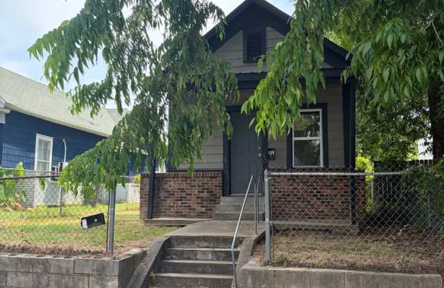 2 Bedroom and 1 Bathroom House Gallery 3